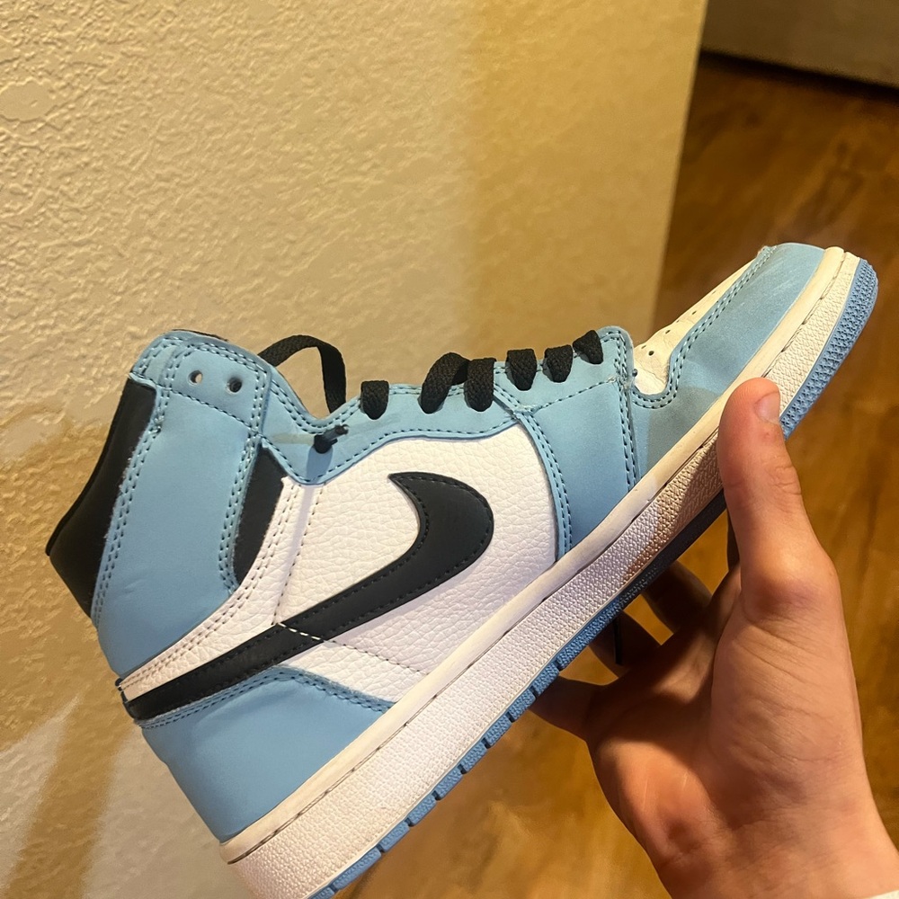 Unc blue Jordan 1s - Picture 2 of 15